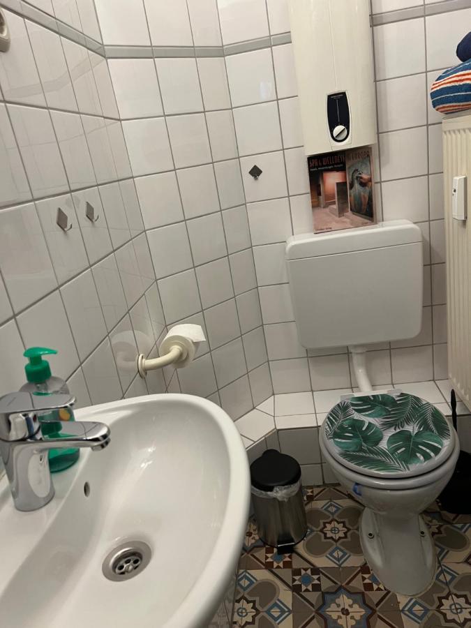 Private Schlafzimmer Mit Wc Dusche Monchengladbach Bagian luar foto